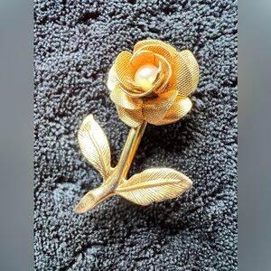 Vintage Rose Faux Pearl Pin Brooch Gold Tone Metal Mesh Flower